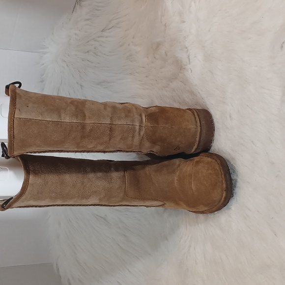 UGG Daphne  Women's Tan Suede Boots Sz 8 - Picture 11 of 11